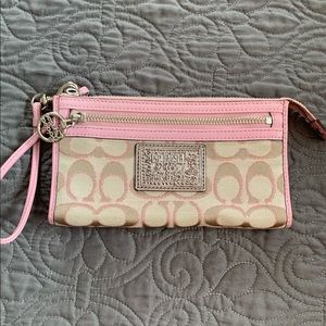 Coach Poppy wallet/wristlet in pink! Classic!